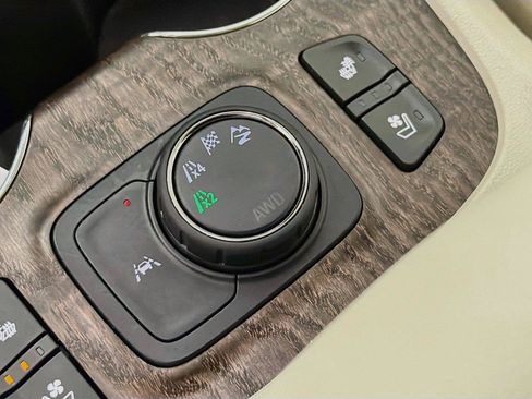 Used 2023 GMC Acadia Denali AWD/4WD image 25