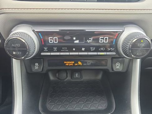 Used 2021 Toyota RAV4 XLE Premium image 24