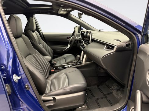 Used 2024 Toyota Corolla Cross AWD Hybrid w/ Convenience Package image 17