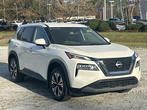 Certified 2023 Nissan Rogue SV image 3