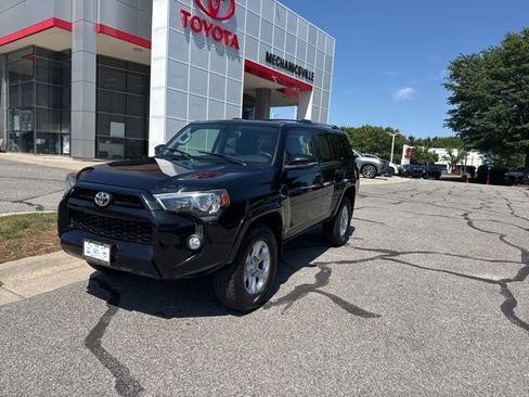 Used 2019 Toyota 4Runner SR5 Premium AWD/4WD image 2