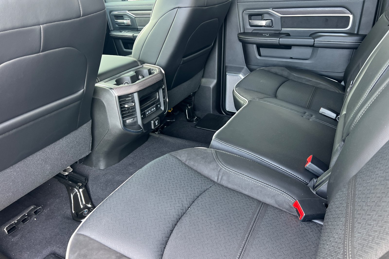 New 2026 RAM 3500 Laramie AWD/4WD image 15