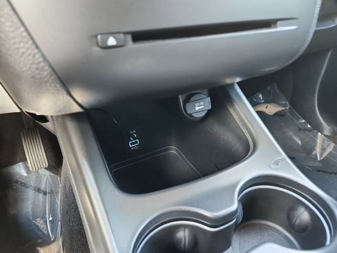 Used 2019 Dodge Journey SE FWD image 21