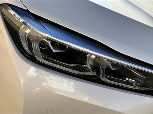 Used 2022 BMW 750i xDrive w/ Executive Package image 32