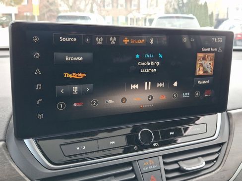 Used 2024 Nissan Altima 2.5 SV w/ SV Premium Package image 19