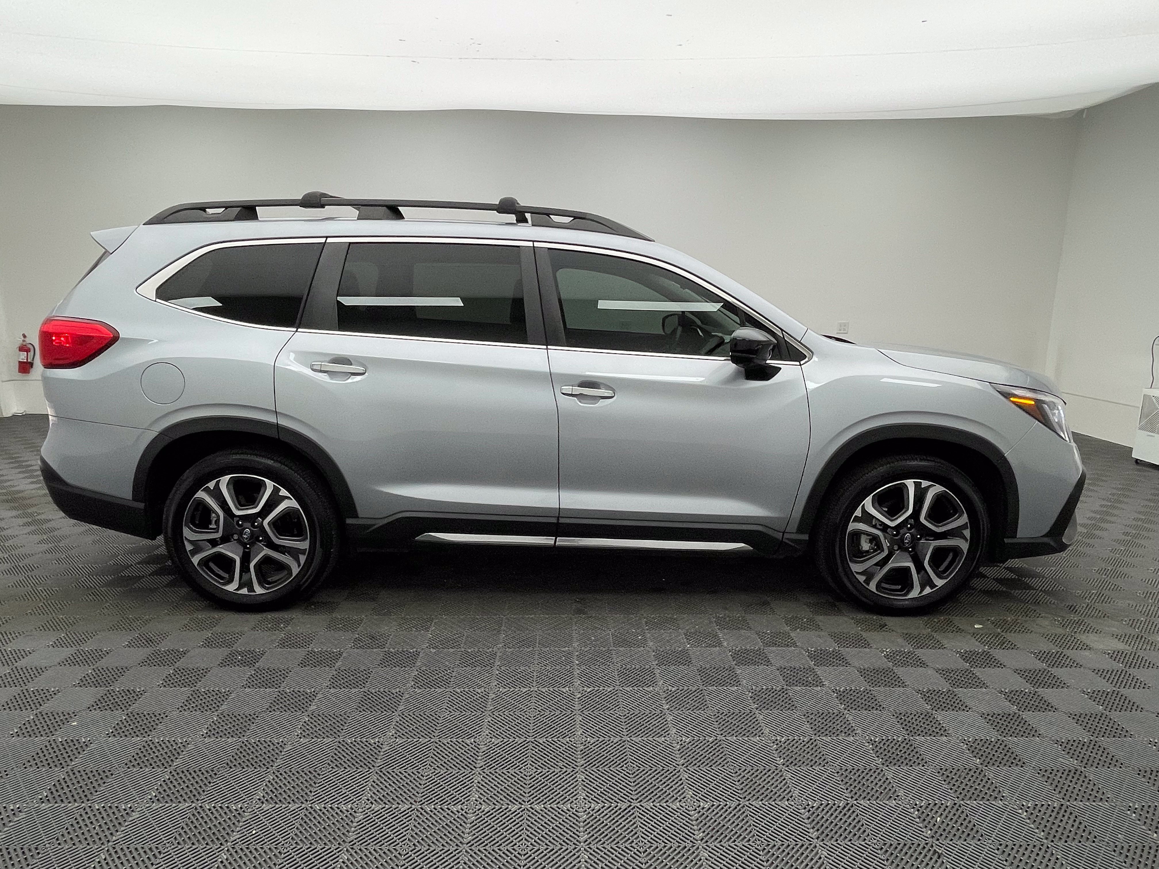 Used 2024 Subaru Ascent Touring AWD/4WD image 8
