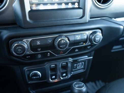 Used 2023 Jeep Wrangler Sport S image 17