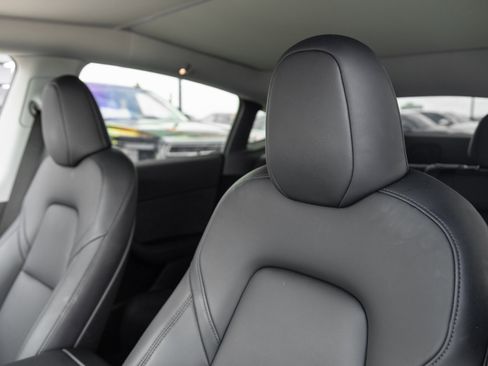 Used 2022 Tesla Model Y Long Range image 22