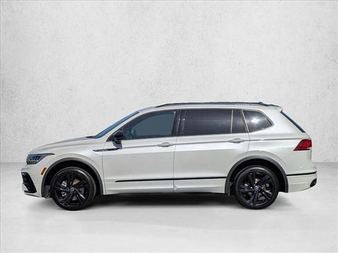 Used 2023 Volkswagen Tiguan SE R-Line FWD image 9