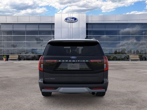Used 2025 Ford Expedition Platinum w/ Driver's Package AWD/4WD image 5