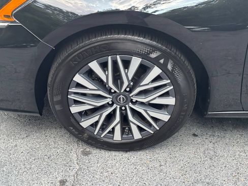 Used 2025 Nissan Altima 2.5 SV FWD image 25