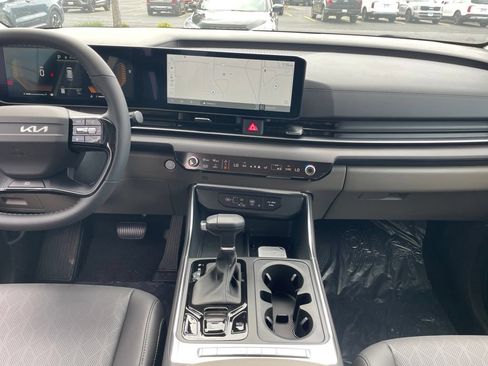New 2027 Kia Carnival EX FWD image 11