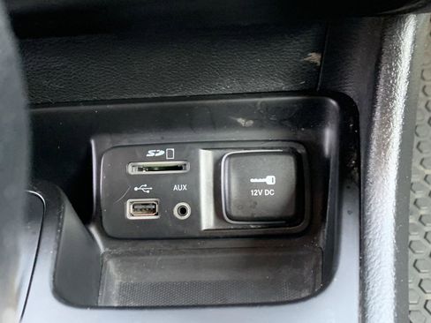 Used 2015 Jeep Cherokee Latitude w/ Cold Weather Group image 19