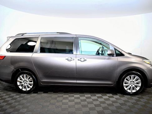 Used 2015 Toyota Sienna XLE image 6