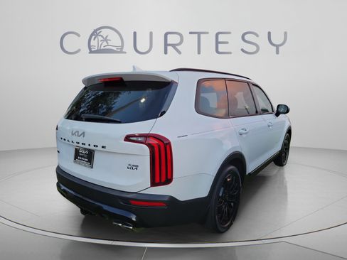 Certified 2022 Kia Telluride EX w/ EX Premium Package AWD/4WD image 3
