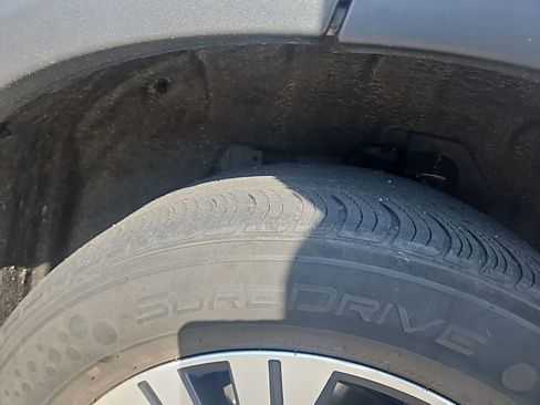 Used 2021 Nissan Rogue SV image 12