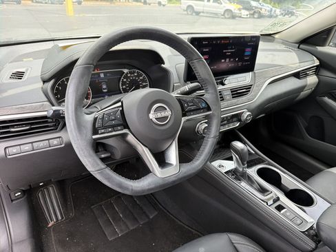 Used 2023 Nissan Altima 2.5 SL FWD image 2