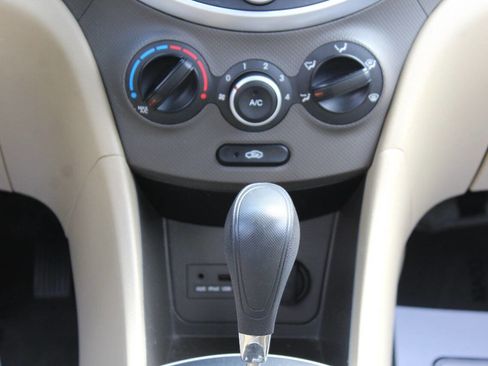 Used 2013 Hyundai Accent GLS image 23