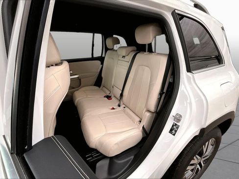 Used 2025 Mercedes-Benz GLB 250 image 21