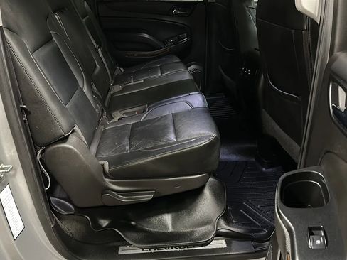Used 2017 Chevrolet Suburban LT image 19