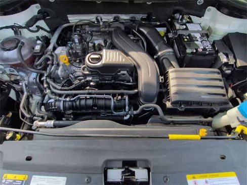 Used 2024 Volkswagen Taos SE image 15