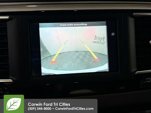 Used 2020 Chrysler Pacifica Touring-L FWD image 21