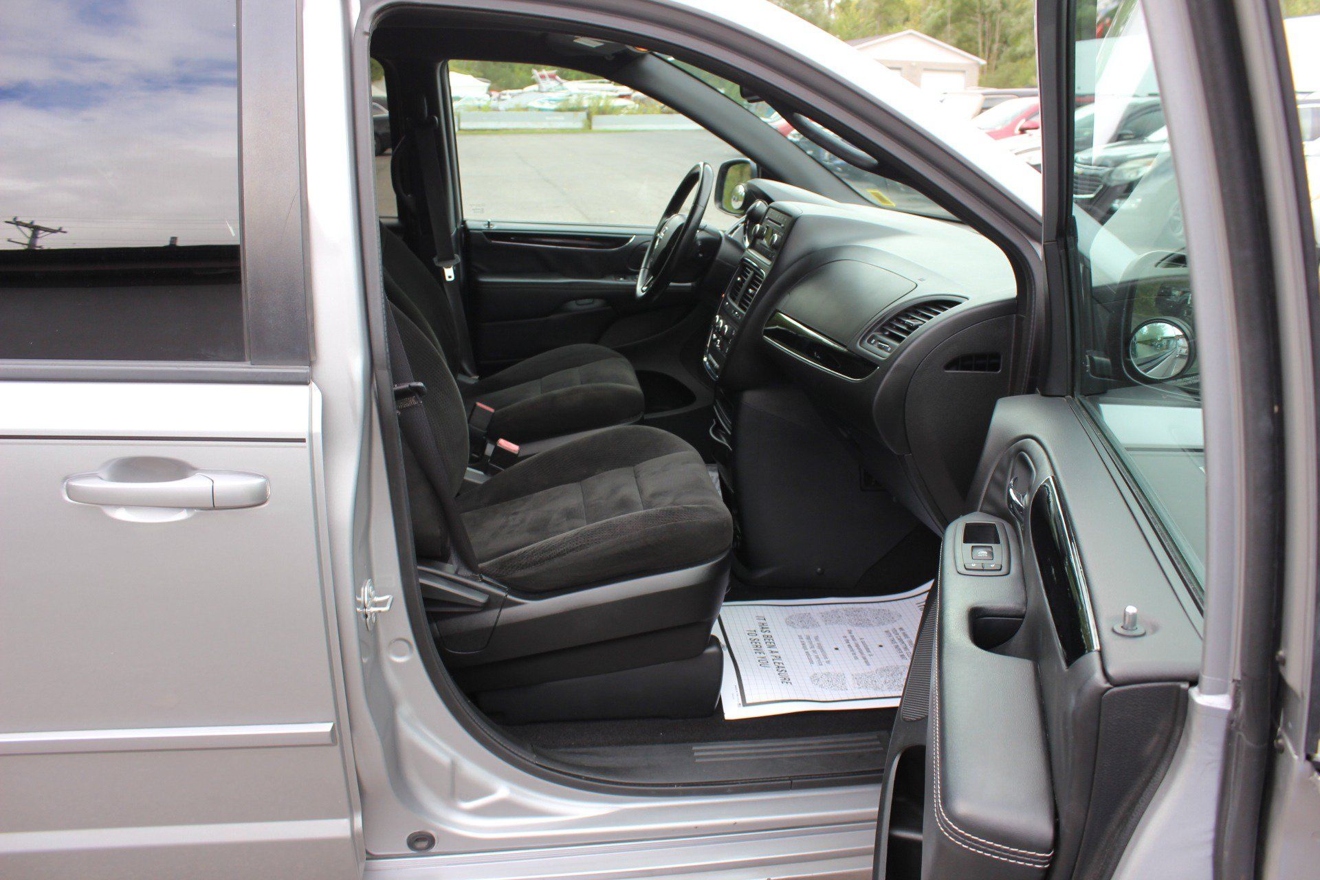 Used 2017 Dodge Grand Caravan SE FWD image 34