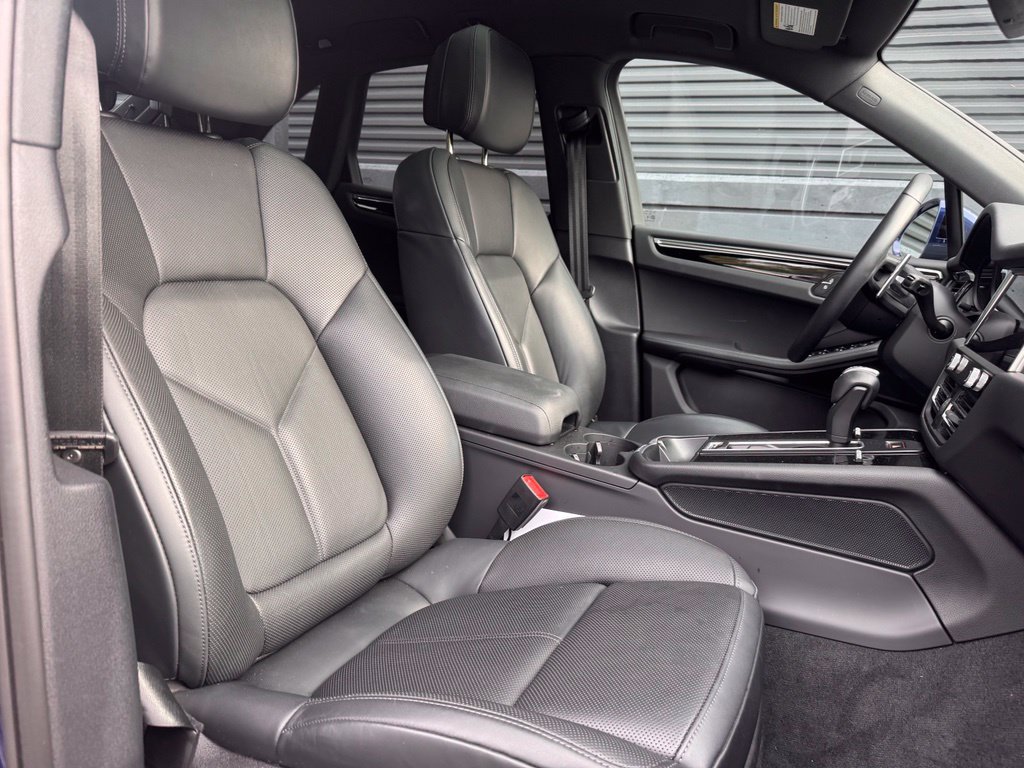 Certified 2026 Porsche Macan AWD/4WD image 16