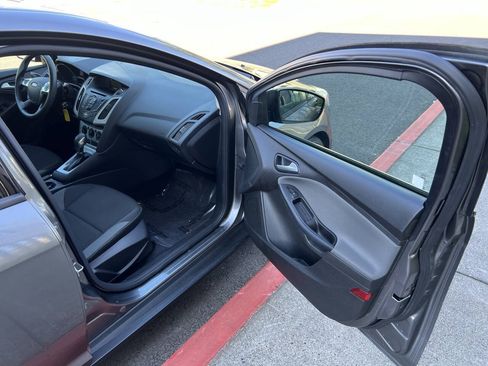 Used 2014 Ford Focus SE FWD image 9