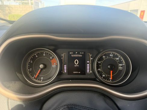 Used 2016 Jeep Cherokee Sport FWD image 10