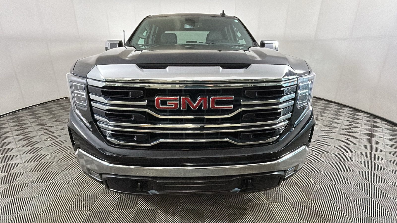 Used 2023 GMC Sierra 1500 SLT w/ SLT Convenience Package AWD/4WD image 9