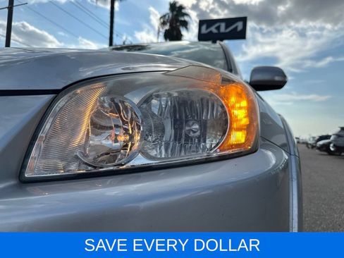 Used 2012 Toyota RAV4 Limited w/ Navigation Value Pkg AWD/4WD image 2
