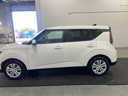 Used 2023 Kia Soul LX FWD image 11