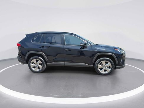 Certified 2021 Toyota RAV4 XLE Premium AWD/4WD image 9