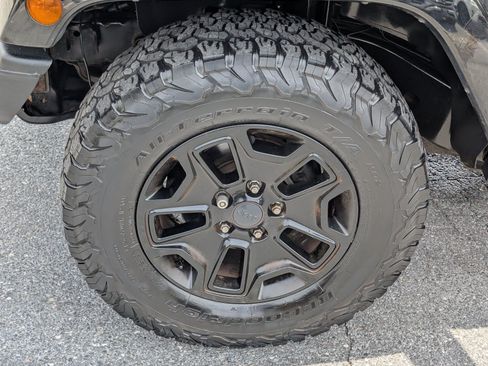 Used 2016 Jeep Wrangler Unlimited Sahara AWD/4WD image 10