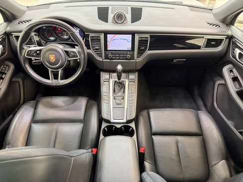 Used 2018 Porsche Macan AWD/4WD image 16