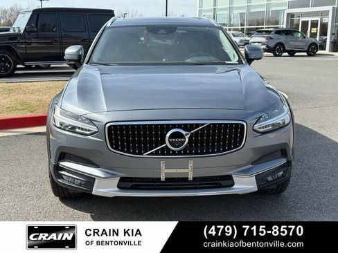 Used 2017 Volvo V90 T6 Cross Country image 2