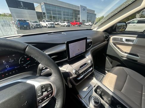 Used 2023 Ford Explorer XLT w/ Equipment Group 202A AWD/4WD image 12