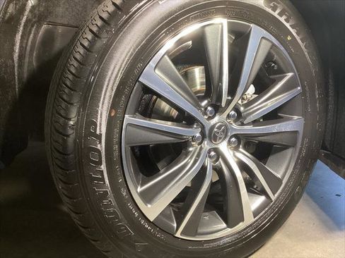 Certified 2023 Toyota Venza LE image 5