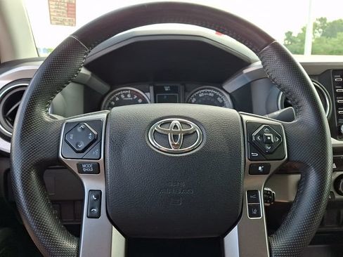 Used 2022 Toyota Tacoma SR5 AWD/4WD image 18