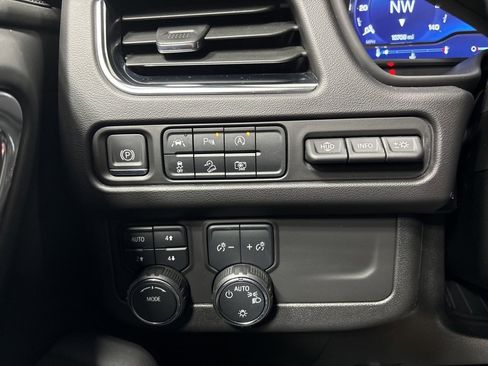 Used 2024 Chevrolet Tahoe High Country image 35