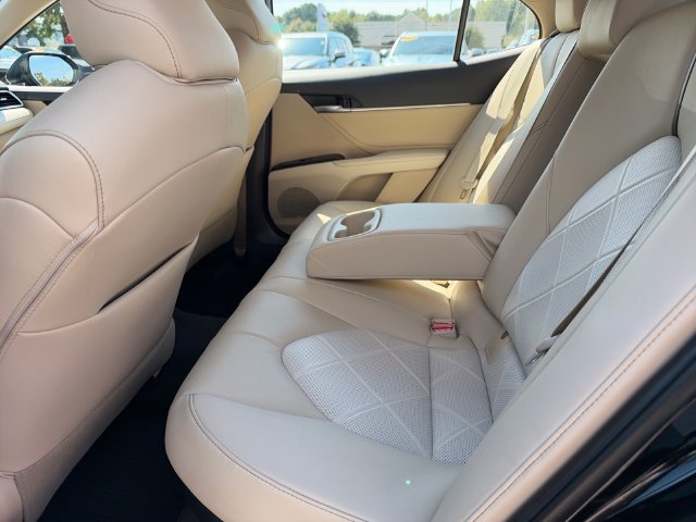 Used 2018 Toyota Camry XLE FWD image 13