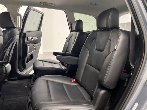 Used 2025 Kia Telluride S image 13