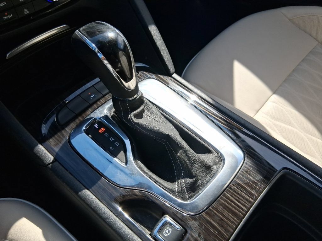 Used 2019 Buick Regal Avenir w/ Driver Confidence Package II FWD image 25