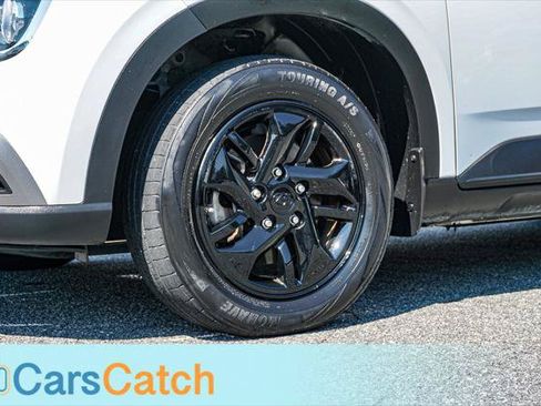 Used 2022 Hyundai Venue SE FWD image 16