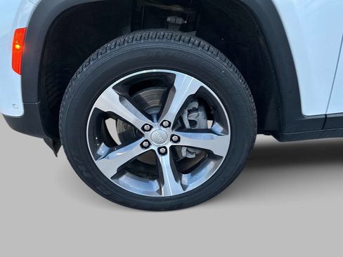 Certified 2023 Jeep Grand Cherokee 4WD 4xe w/ Luxury Tech Group II image 18