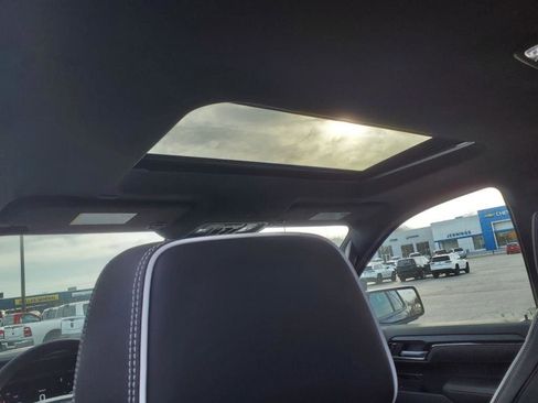 Used 2024 GMC Sierra 1500 AT4X image 10