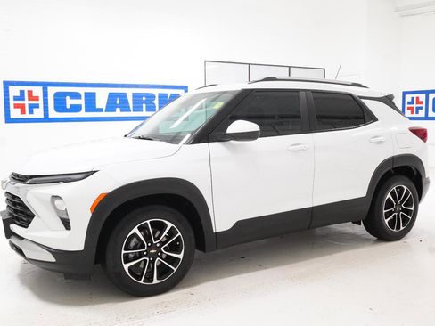 Used 2025 Chevrolet TrailBlazer LT w/ Convenience Package FWD image 11