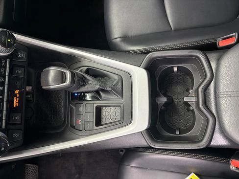 Used 2022 Toyota RAV4 XLE Premium image 34