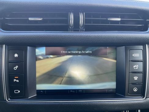 Used 2016 Jaguar XF S image 22